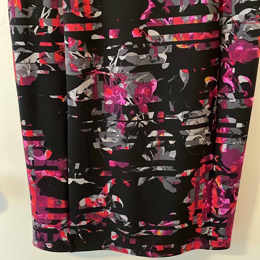 EUC graphic print sheath dress. Final markdown! - Picture 3 of 6